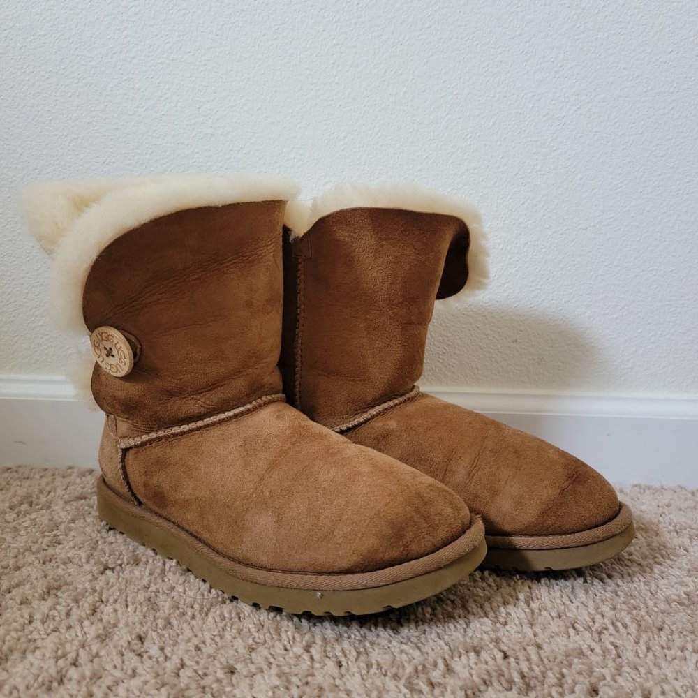 Classic short Bailey Button Tan Uggs